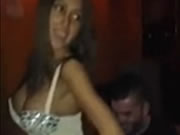 Baile de putas bosnias con deslizamiento de pezones