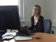 Sexo en la oficina con una chica austriaca