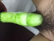 Chica indonesia masturbación uso pepino